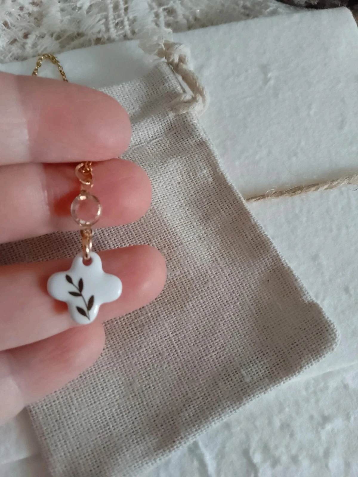 Clover porcelain and rock crystal stone necklace – photo 7